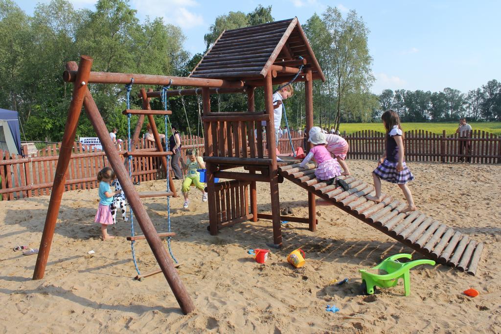 Pawlakowa Zagroda Hotel Grabiny-Zameczek Kültér fotó