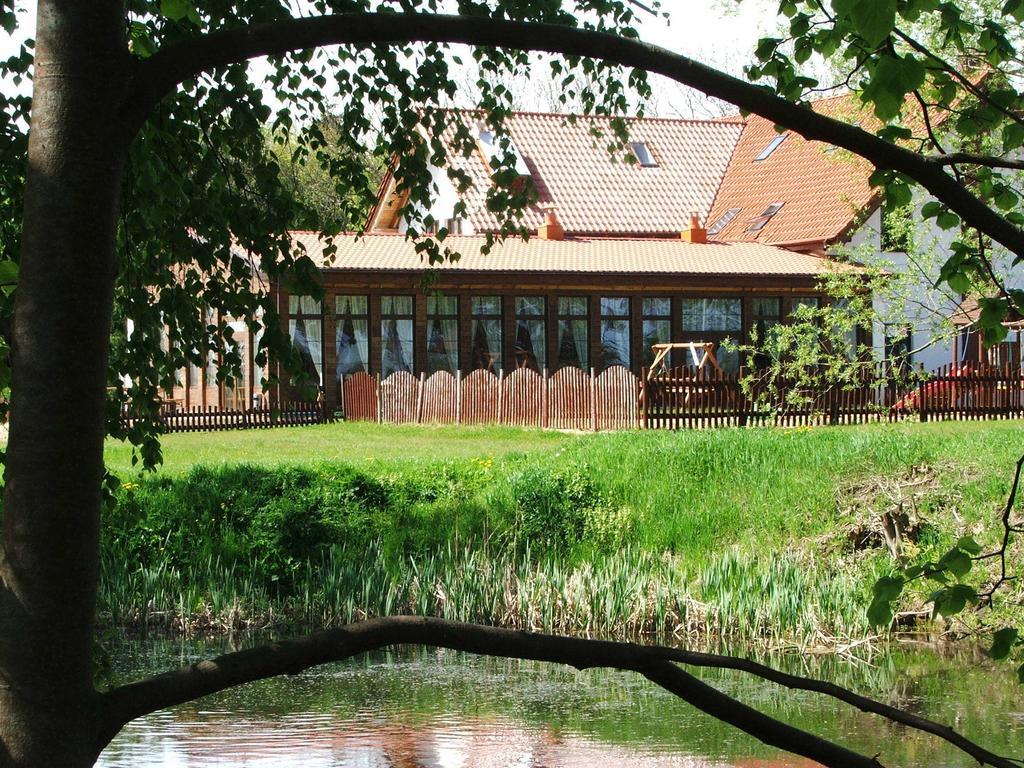 Pawlakowa Zagroda Hotel Grabiny-Zameczek Kültér fotó